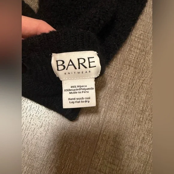 NWT Bare Knitwear Alpaca Boucle Mittens in Classic - Black - Picture 5 of 9